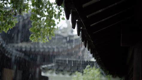 下雨很大